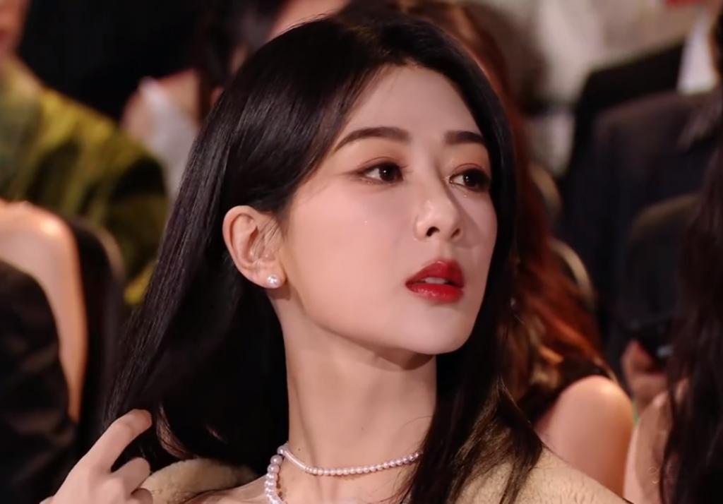 90花怼脸拍！热巴妆厚显老，杨紫状态绝佳，赵露思圆润