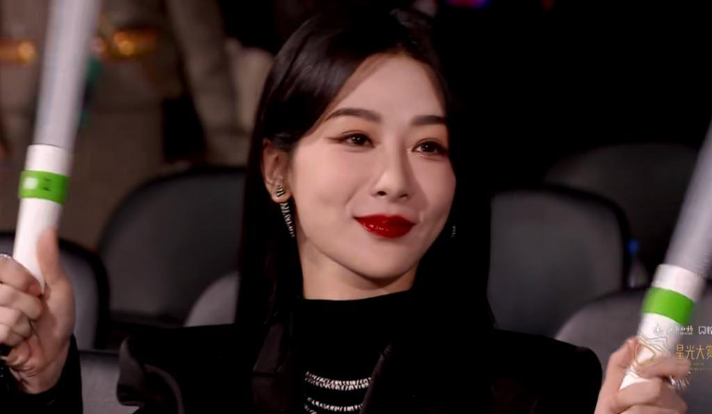 90花怼脸拍！热巴妆厚显老，杨紫状态绝佳，赵露思圆润