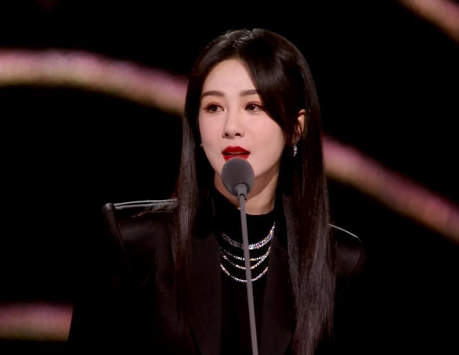 90花怼脸拍！热巴妆厚显老，杨紫状态绝佳，赵露思圆润