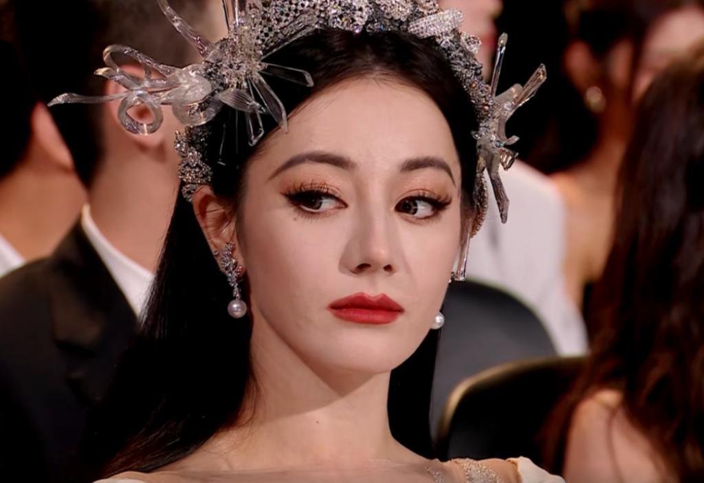 90花怼脸拍！热巴妆厚显老，杨紫状态绝佳，赵露思圆润