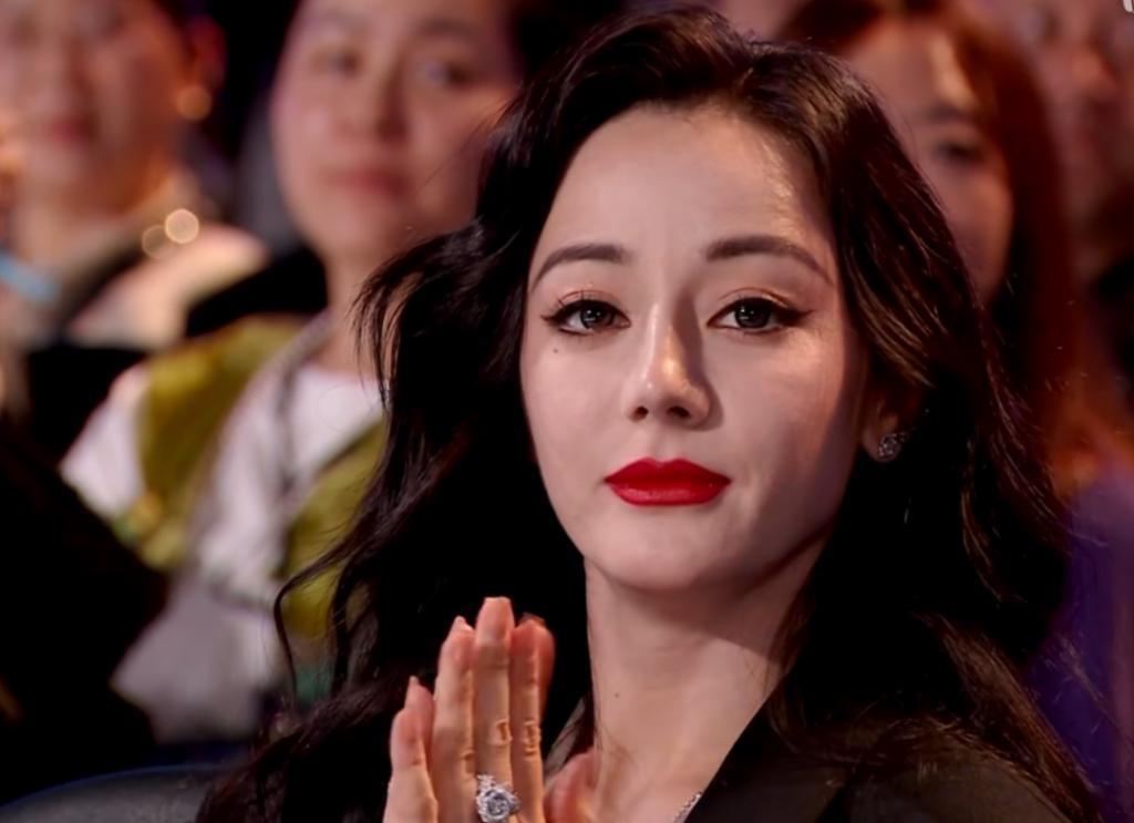 90花怼脸拍！热巴妆厚显老，杨紫状态绝佳，赵露思圆润