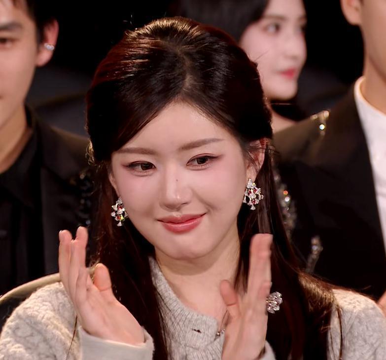 90花怼脸拍！热巴妆厚显老，杨紫状态绝佳，赵露思圆润