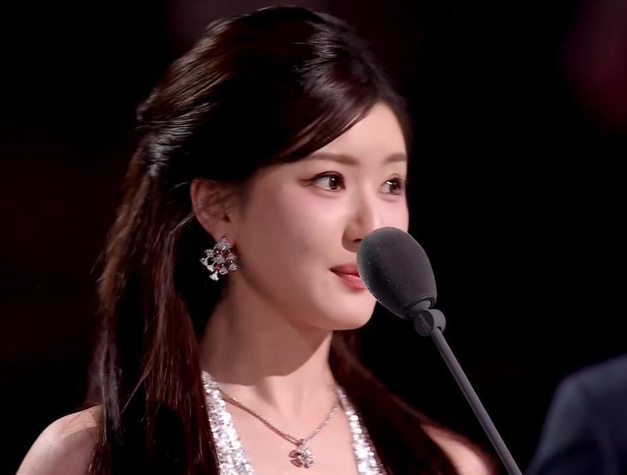 90花怼脸拍！热巴妆厚显老，杨紫状态绝佳，赵露思圆润