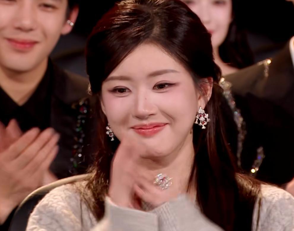 90花怼脸拍！热巴妆厚显老，杨紫状态绝佳，赵露思圆润