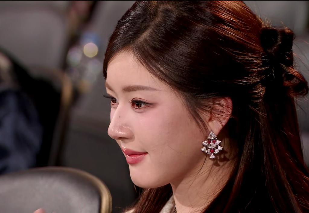 90花怼脸拍！热巴妆厚显老，杨紫状态绝佳，赵露思圆润