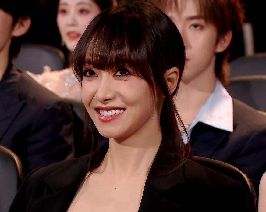 90花怼脸拍！热巴妆厚显老，杨紫状态绝佳，赵露思圆润