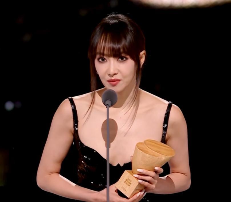 90花怼脸拍！热巴妆厚显老，杨紫状态绝佳，赵露思圆润