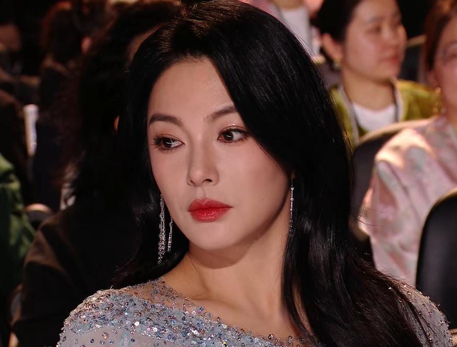 90花怼脸拍！热巴妆厚显老，杨紫状态绝佳，赵露思圆润