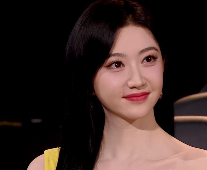 90花怼脸拍！热巴妆厚显老，杨紫状态绝佳，赵露思圆润