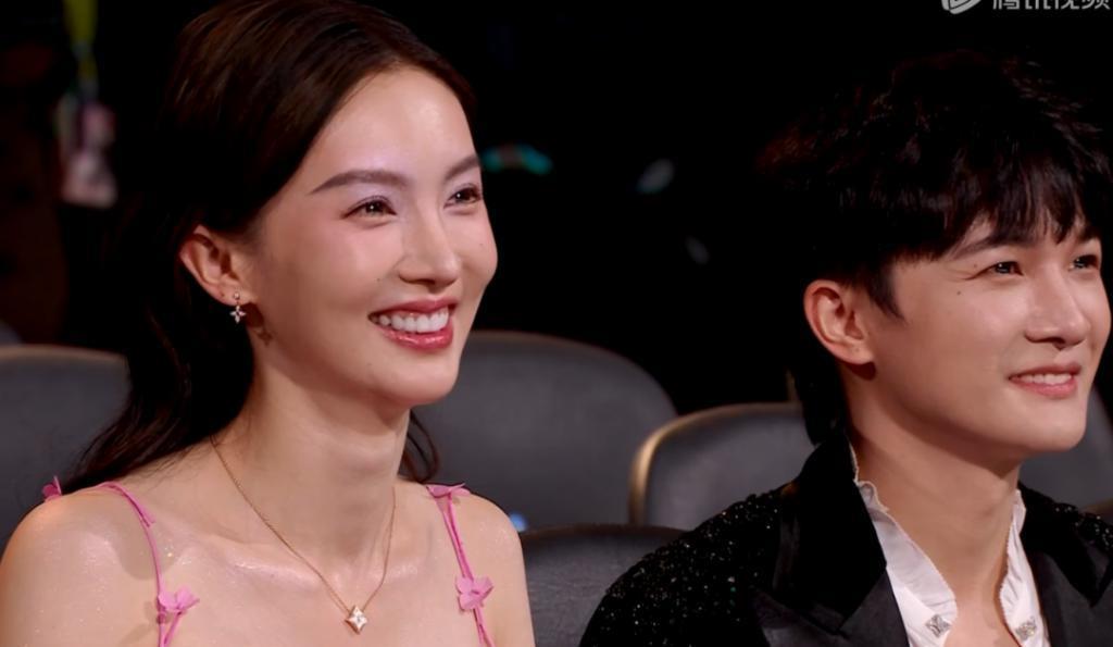 90花怼脸拍！热巴妆厚显老，杨紫状态绝佳，赵露思圆润