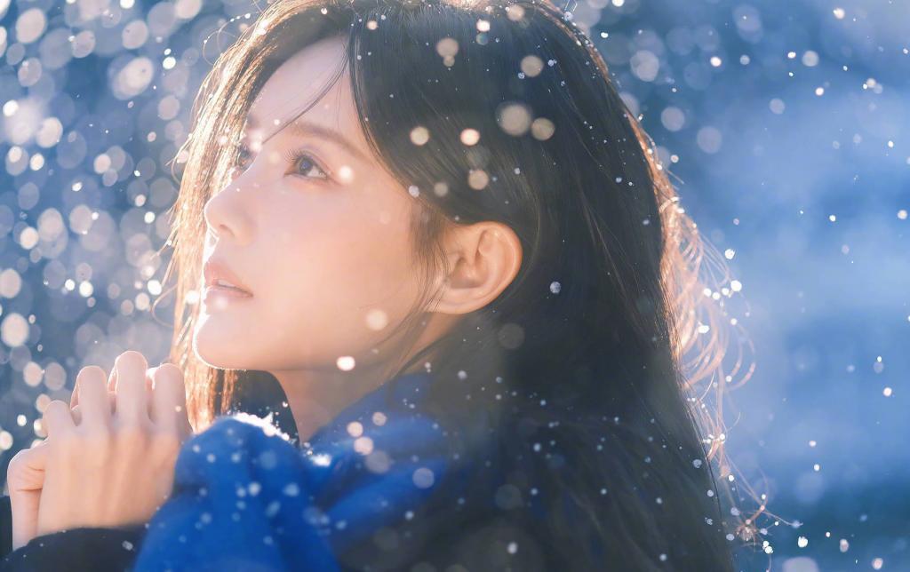 李一桐雪景大片 笑容甜美治愈氛围拉满