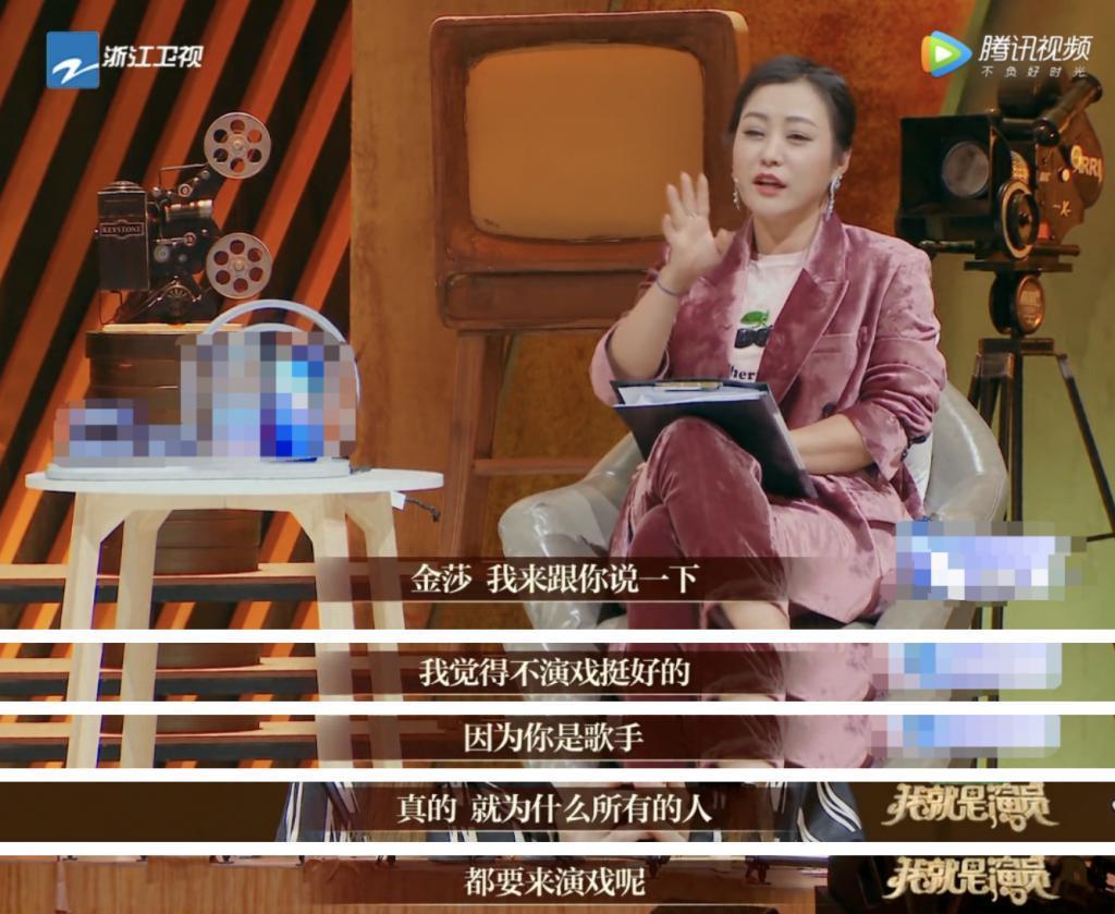 老公被曝出轨，模范贤妻大街上痛哭…