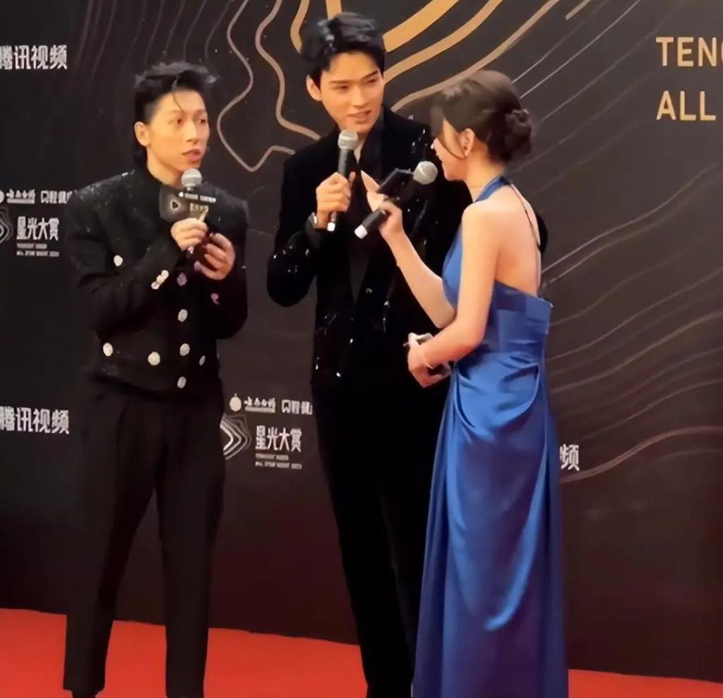 这一晚，撞衫猛抢镜，倪妮表情无奈，明星尴尬到脚趾扣地