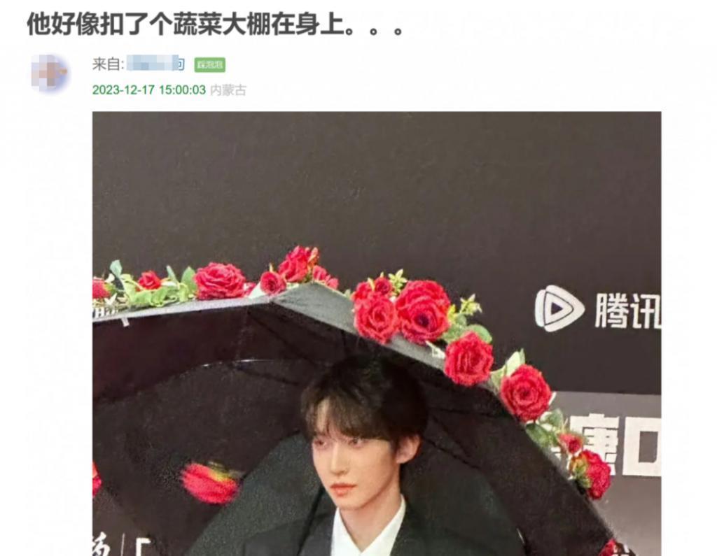 这一晚，撞衫猛抢镜，倪妮表情无奈，明星尴尬到脚趾扣地