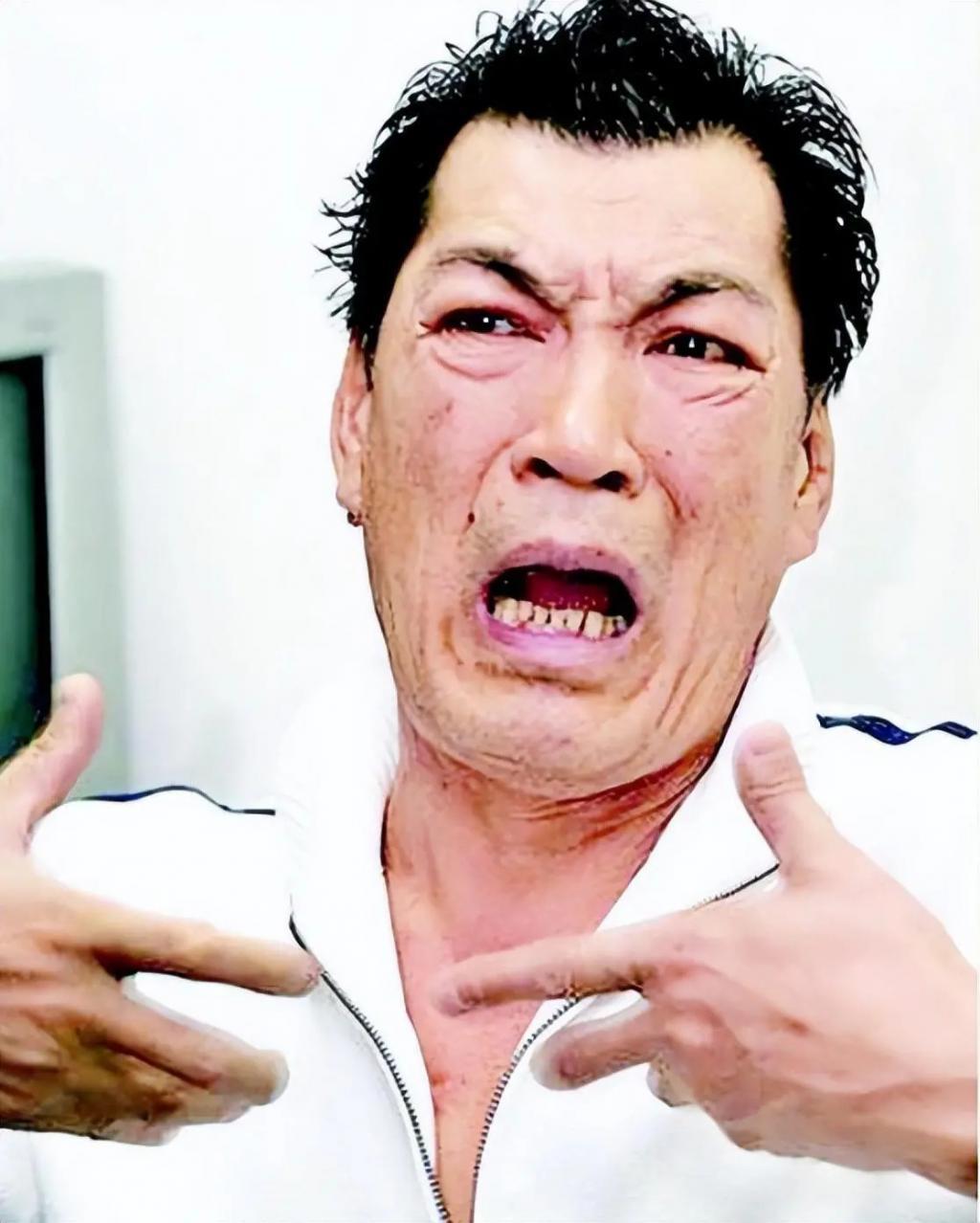“大傻”成奎安：面恶心善仗义助人，为何却至死都不肯原谅周星驰