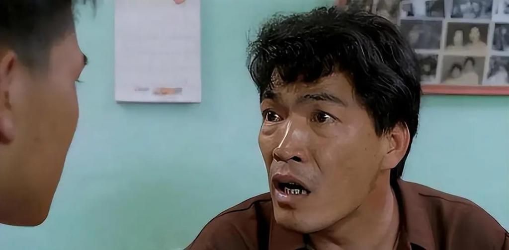 “大傻”成奎安：面恶心善仗义助人，为何却至死都不肯原谅周星驰