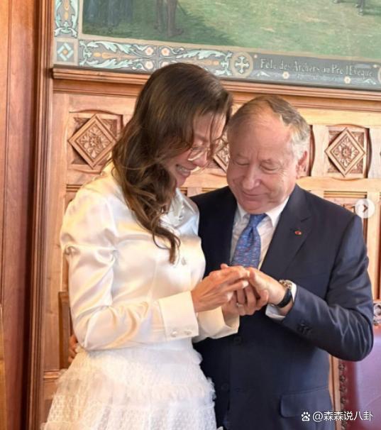 杨紫琼婚后携77岁丈夫回娘家办喜宴，母亲设烤全羊款待亲友