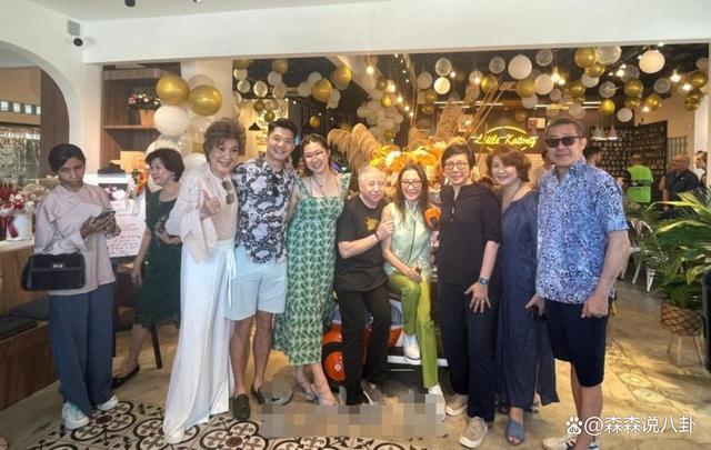 杨紫琼婚后携77岁丈夫回娘家办喜宴，母亲设烤全羊款待亲友