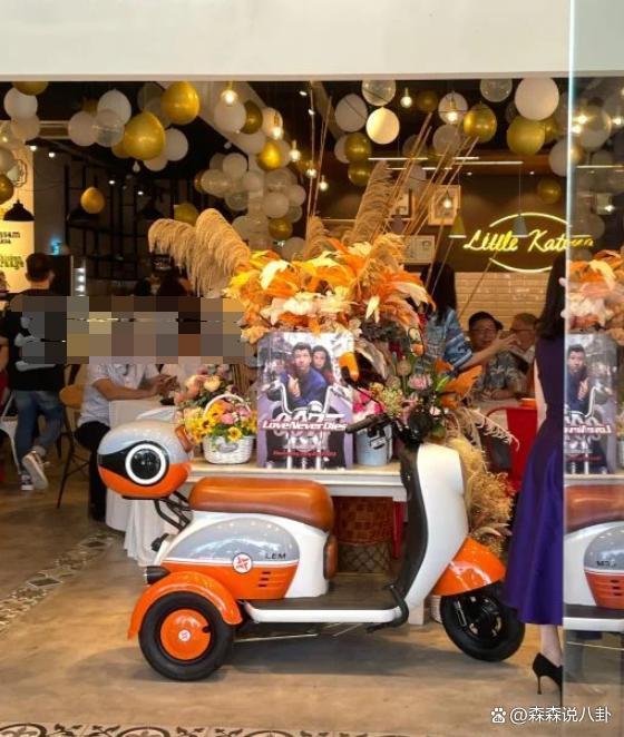 杨紫琼婚后携77岁丈夫回娘家办喜宴，母亲设烤全羊款待亲友