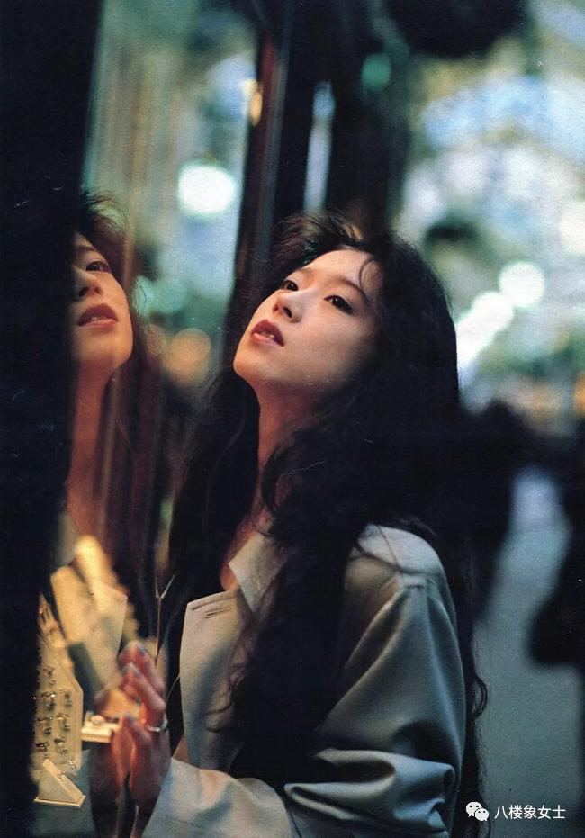 她那么美，却又那么惨
