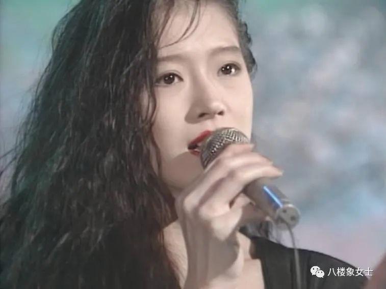 她那么美，却又那么惨