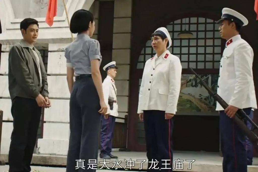 女局长竟然搞“精致卷发”？《画眉》老戏骨孔琳发型，笑掉大牙