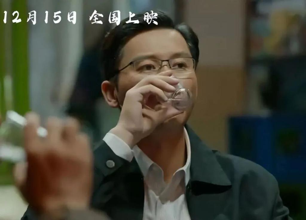 《三大队》《年会不能停》各看一遍，一部上头，一部欲睡