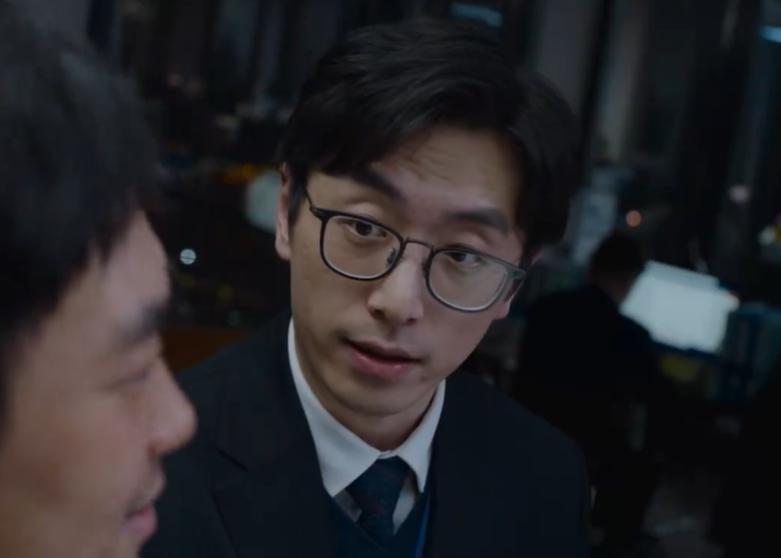 《三大队》《年会不能停》各看一遍，一部上头，一部欲睡
