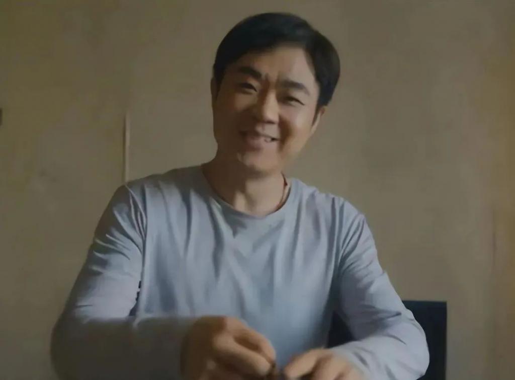 《三大队》《年会不能停》各看一遍，一部上头，一部欲睡