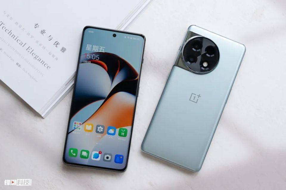 1999元…这顶配新机，绝对是来捣乱的