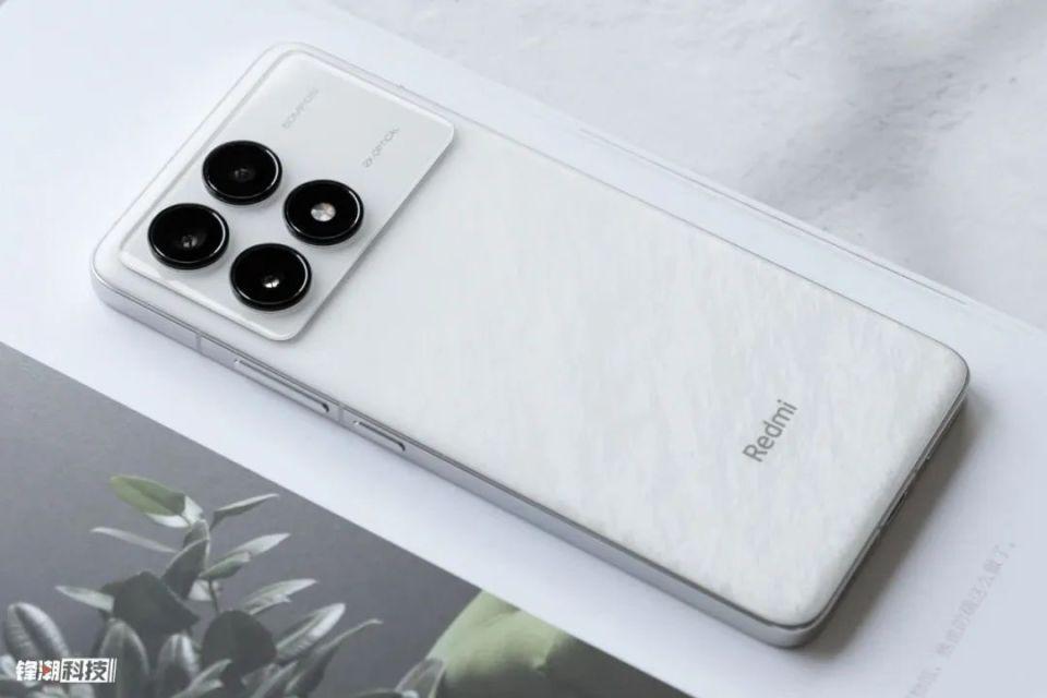 1999元…这顶配新机，绝对是来捣乱的