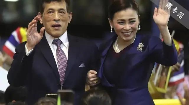 泰王废后宫专宠王后，浪子回头变亲民，因儿子回国“抢王位”？
