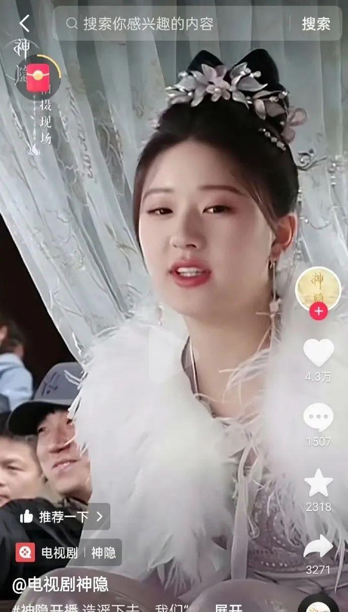 她的脸，怎么突然这么吓人了？