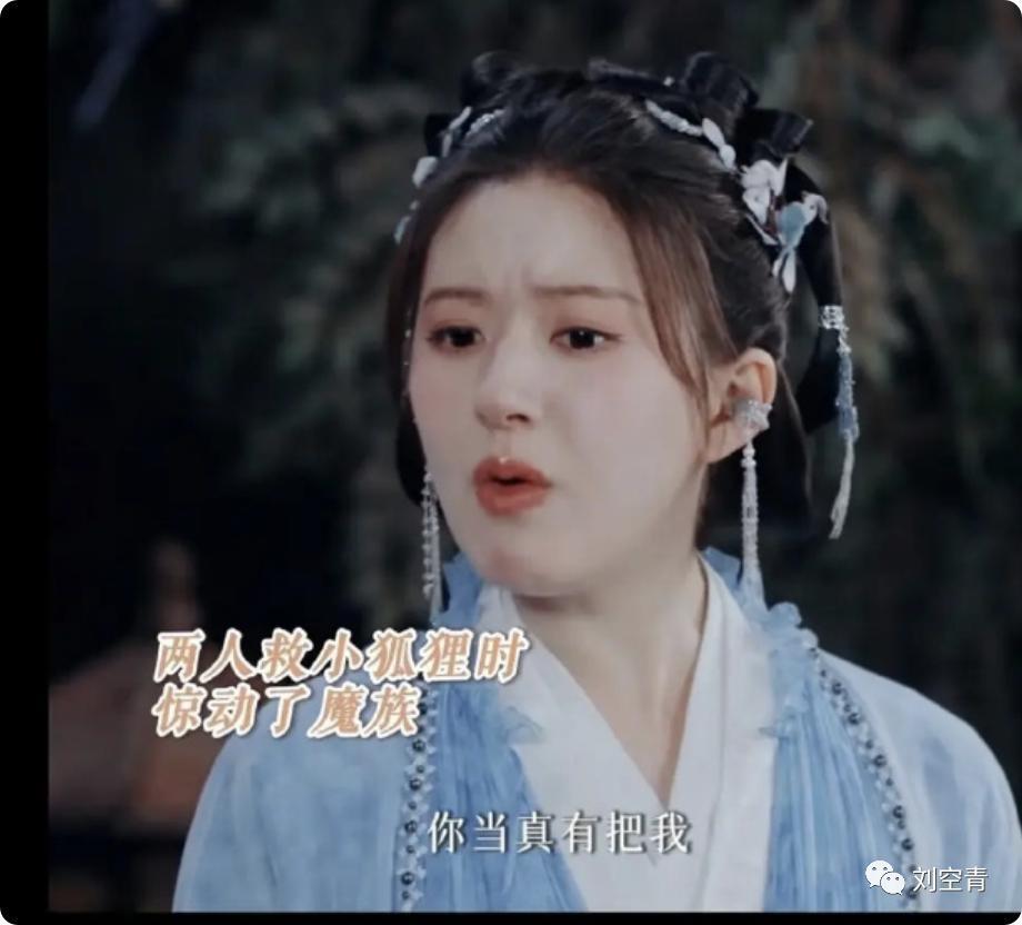 她的脸，怎么突然这么吓人了？
