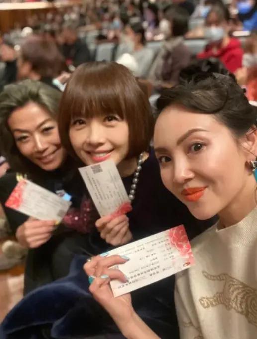 7岁考取钢琴8级！手速快出残影了