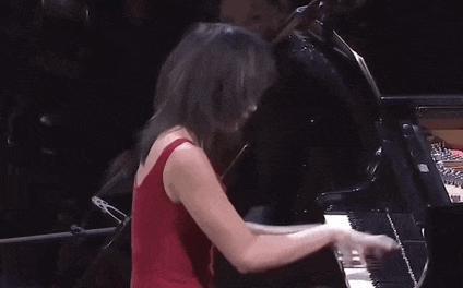 7岁考取钢琴8级！手速快出残影了