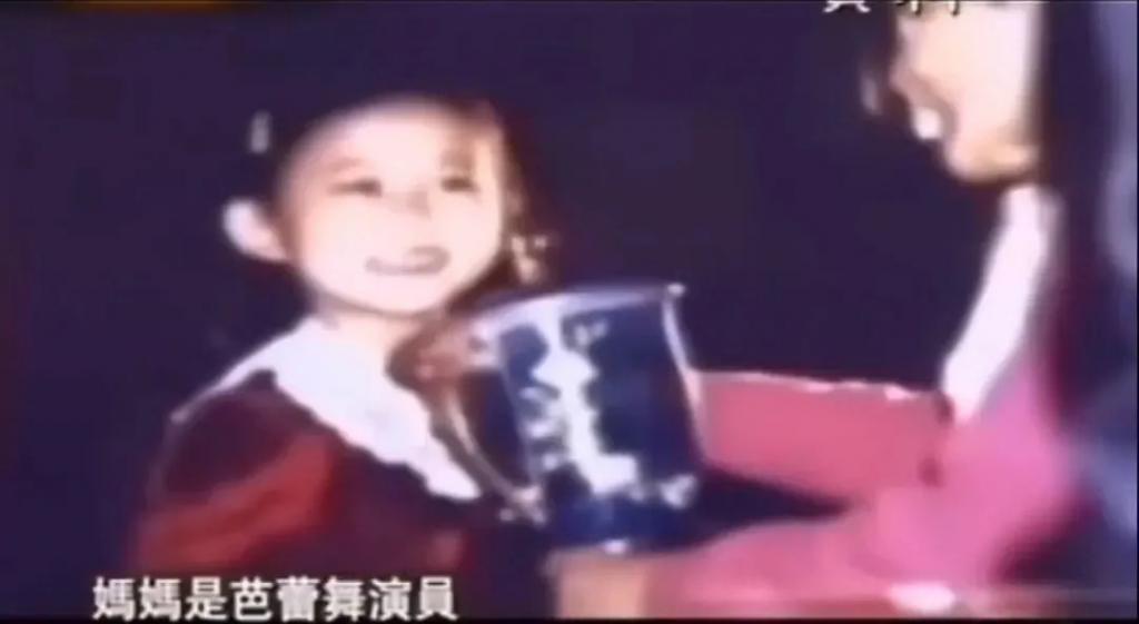 7岁考取钢琴8级！手速快出残影了