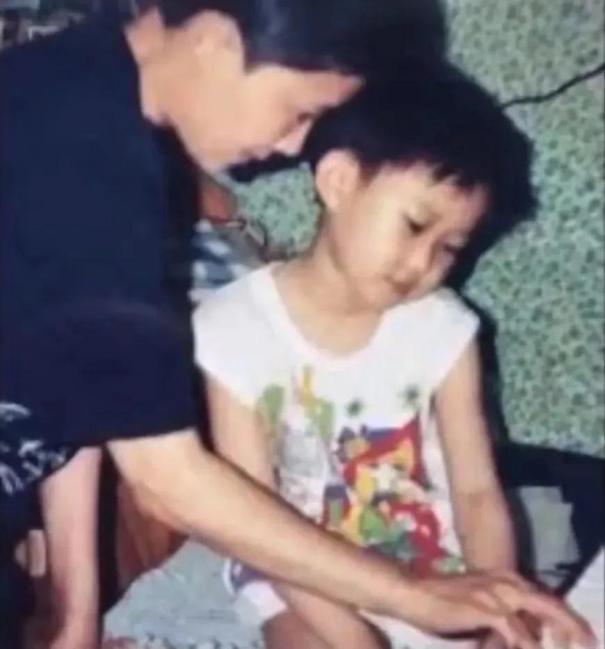 7岁考取钢琴8级！手速快出残影了