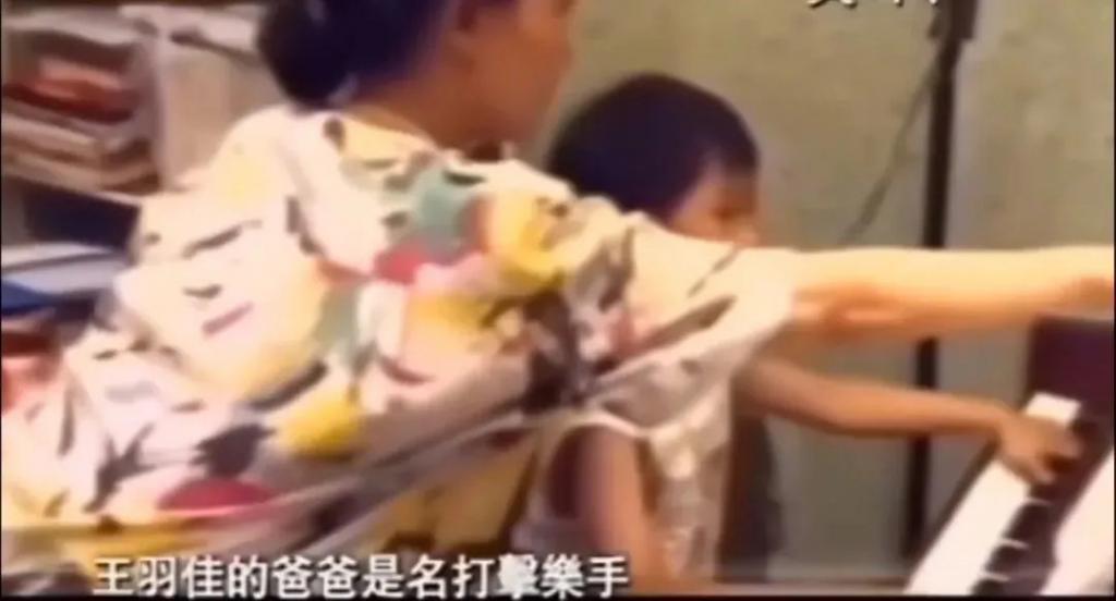 7岁考取钢琴8级！手速快出残影了