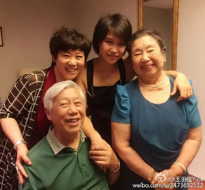 7岁考取钢琴8级！手速快出残影了