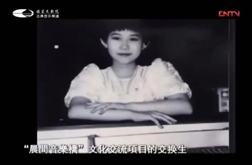 7岁考取钢琴8级！手速快出残影了