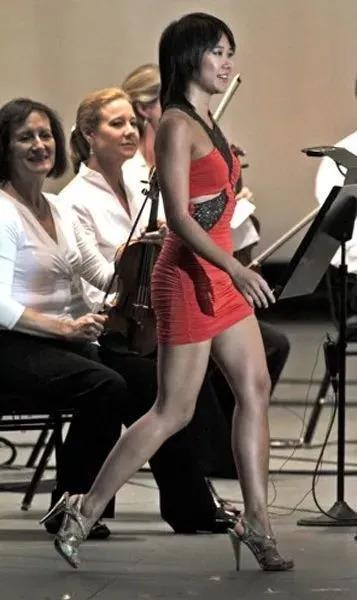 7岁考取钢琴8级！手速快出残影了