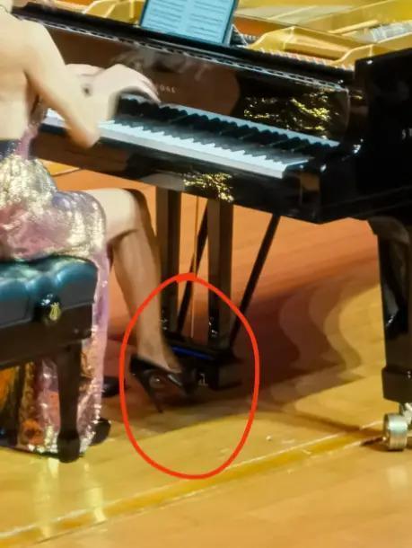 7岁考取钢琴8级！手速快出残影了