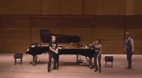 7岁考取钢琴8级！手速快出残影了