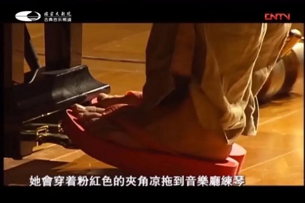 7岁考取钢琴8级！手速快出残影了