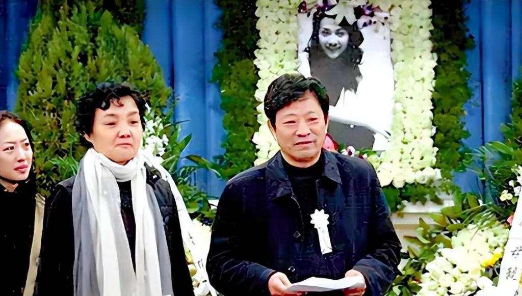 红颜薄命潘星谊29岁意外离世，葬礼上父亲露出微笑是为何？