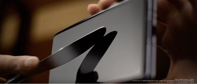 一块玻璃背后，藏着智能手机技术突破的秘密