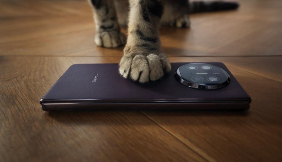 一块玻璃背后，藏着智能手机技术突破的秘密