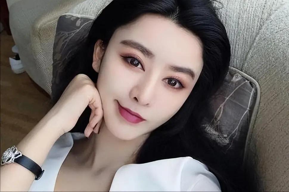 花800万整成范冰冰，嫁给主刀医生，孕后发现丈夫秘密