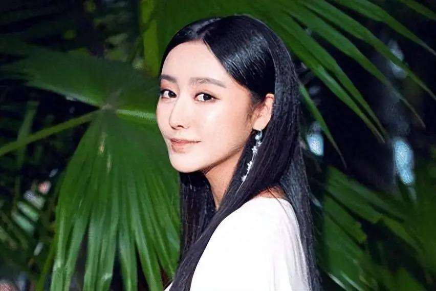 花800万整成范冰冰，嫁给主刀医生，孕后发现丈夫秘密